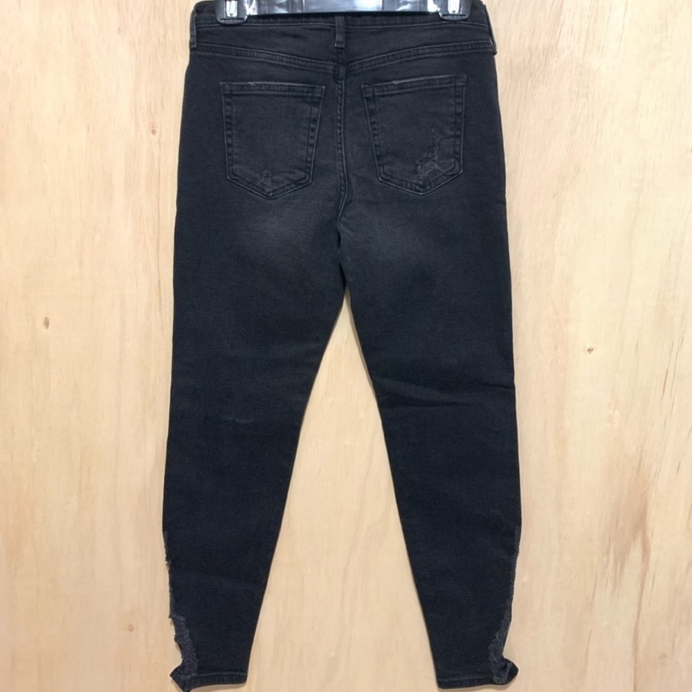 Free People Black About a Girl Ripped‎ HighRise Crop Jean size 30 - Picture 3 of 16